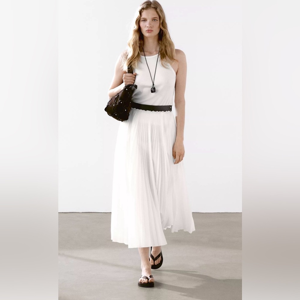 MASSIMO DUTTI pleated skirt with leather detail size US 4